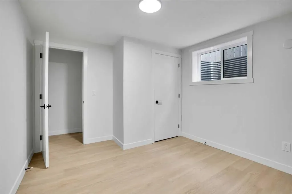 6116 Buckthorn Road NW