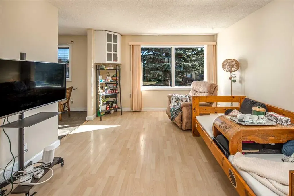 112 Shawmeadows Crescent SW