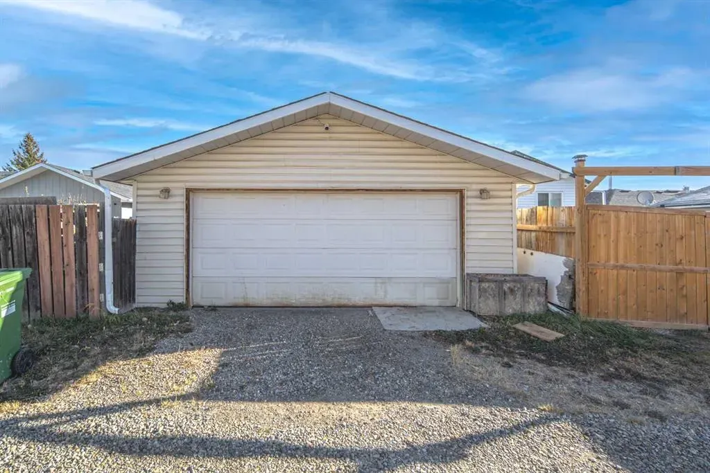 112 Shawmeadows Crescent SW