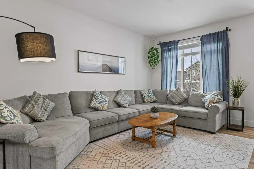 216 Clydesdale Avenue