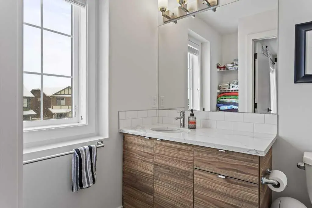 216 Clydesdale Avenue