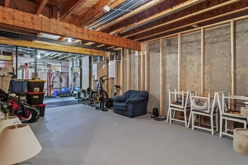 216 Clydesdale Avenue