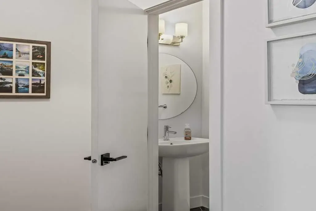 216 Clydesdale Avenue