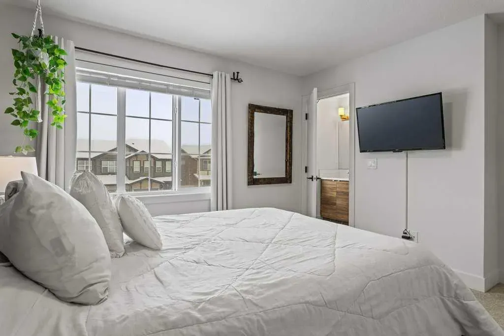 216 Clydesdale Avenue