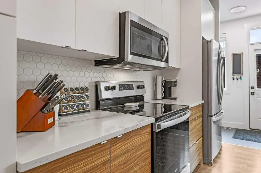 216 Clydesdale Avenue