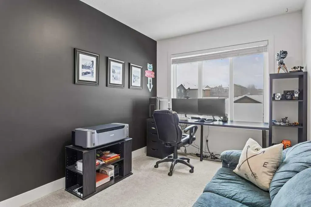 216 Clydesdale Avenue