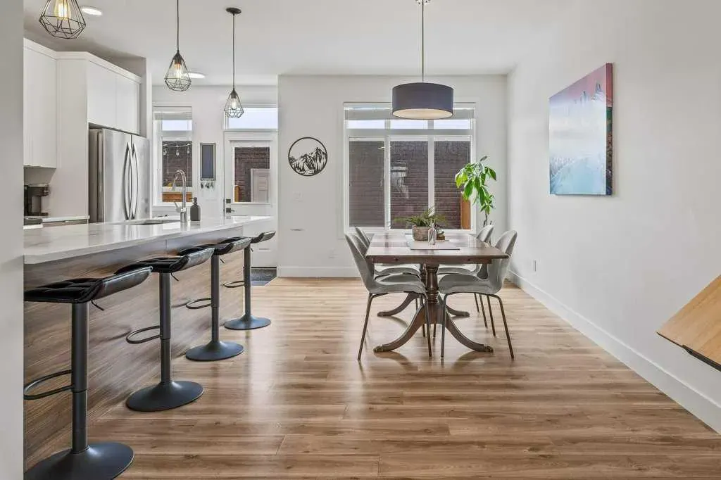 216 Clydesdale Avenue