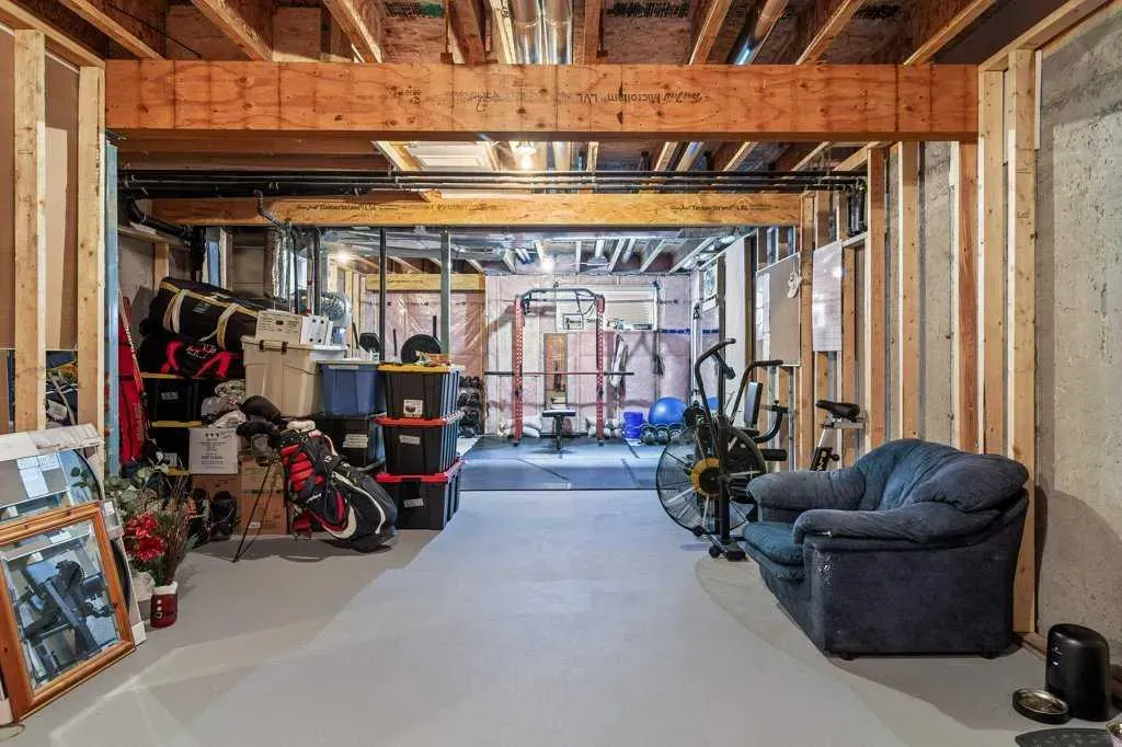 216 Clydesdale Avenue