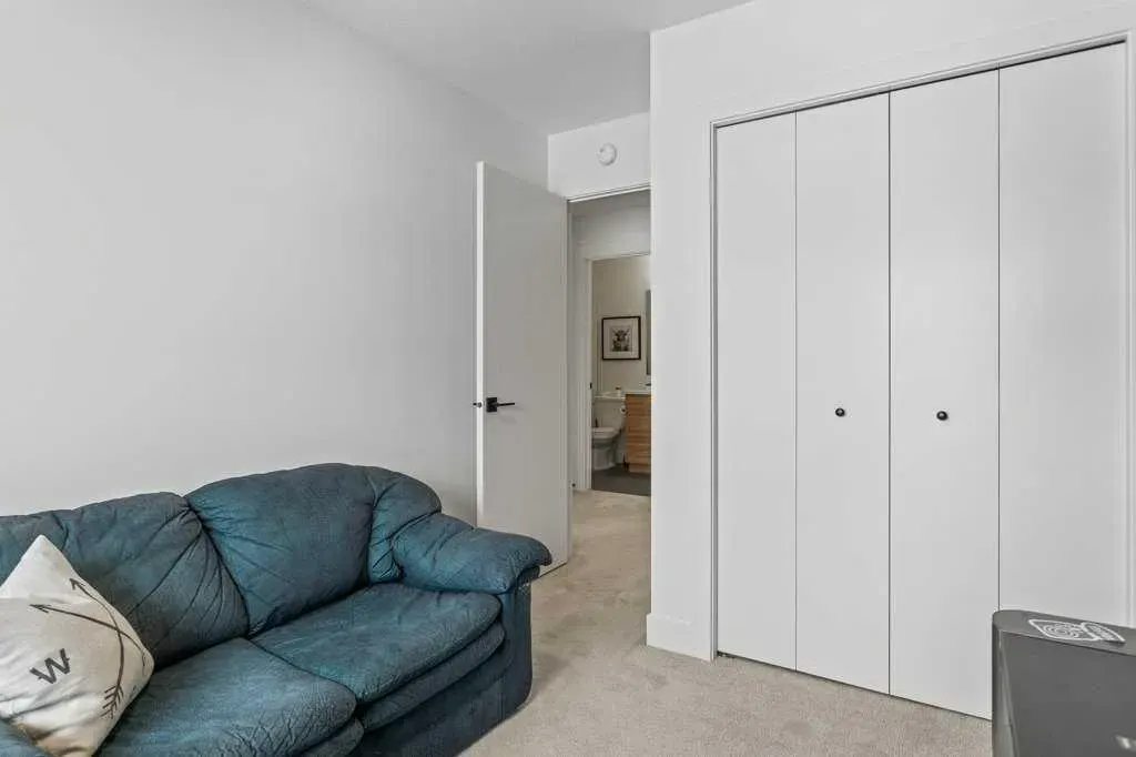 216 Clydesdale Avenue