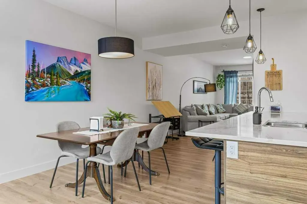 216 Clydesdale Avenue