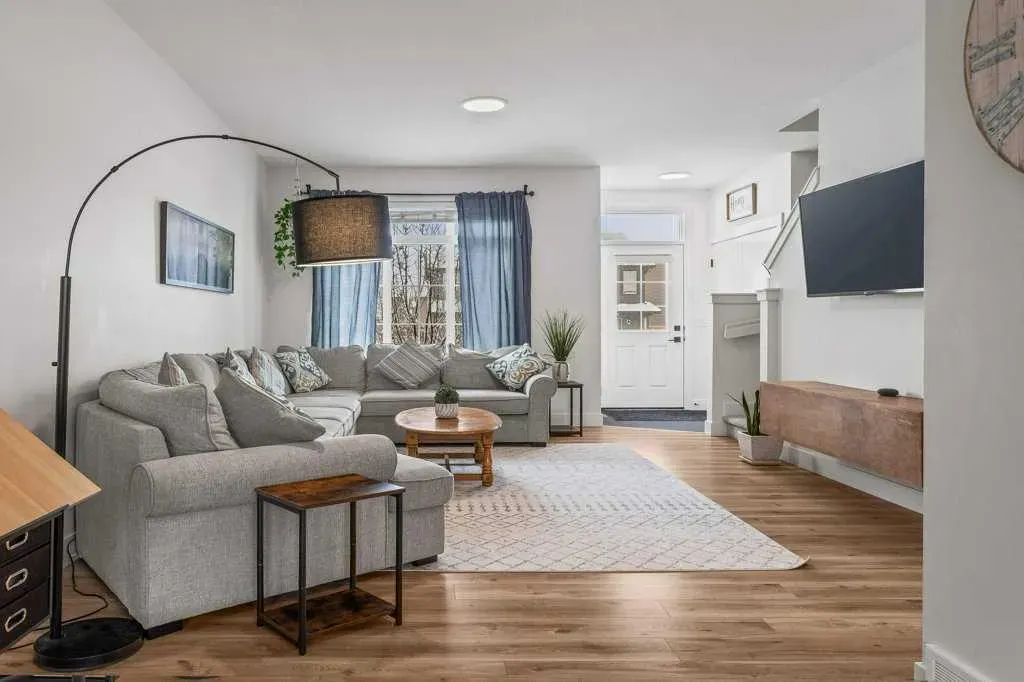 216 Clydesdale Avenue