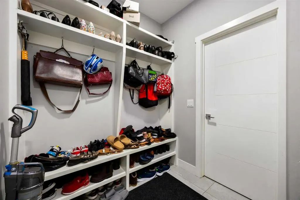 106 Baysprings Gardens SW