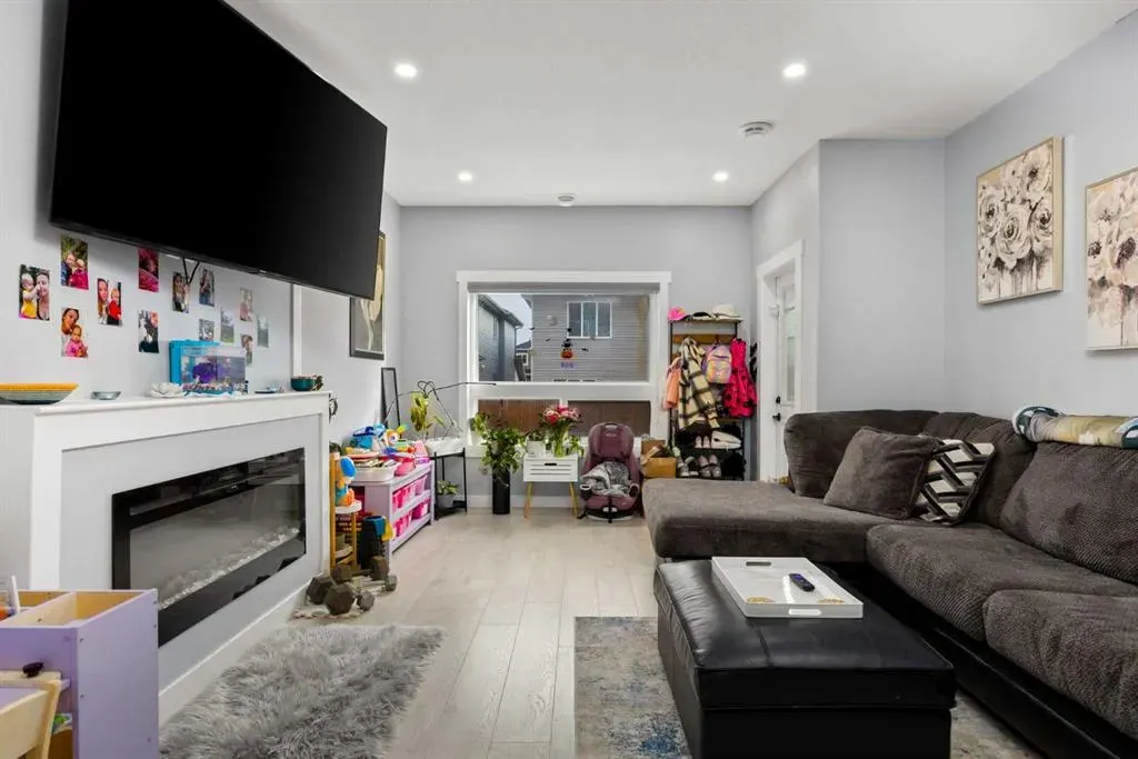 106 Baysprings Gardens SW