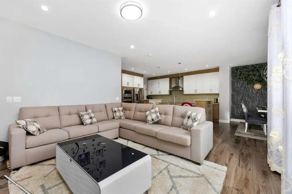 106 Baysprings Gardens SW