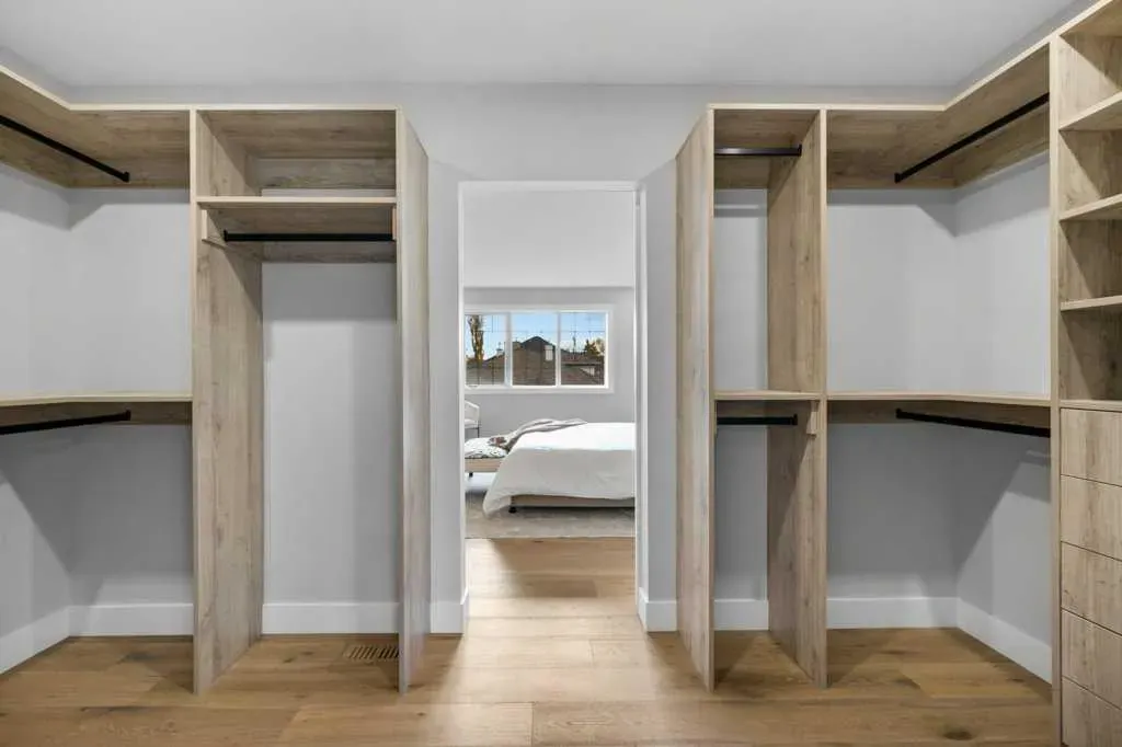 711 Mckenzie Lake Bay SE