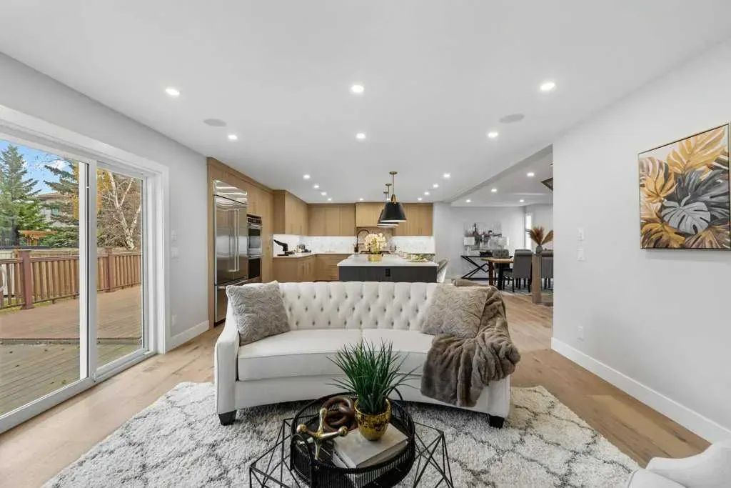 711 Mckenzie Lake Bay SE