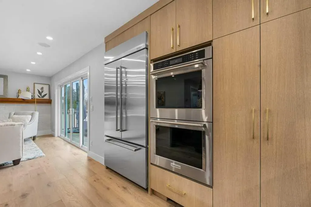 711 Mckenzie Lake Bay SE