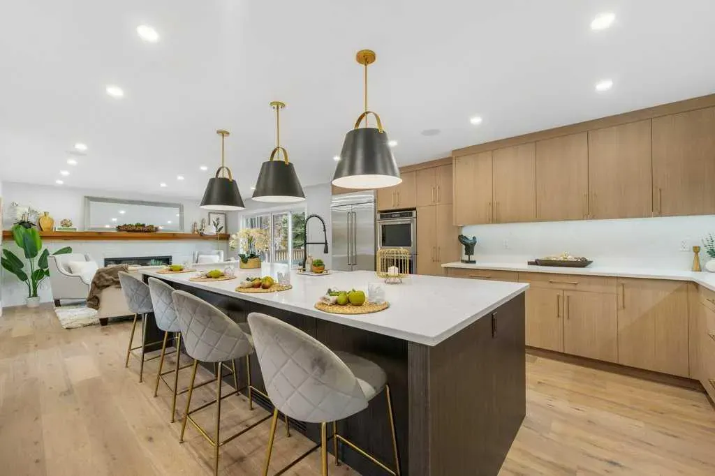 711 Mckenzie Lake Bay SE