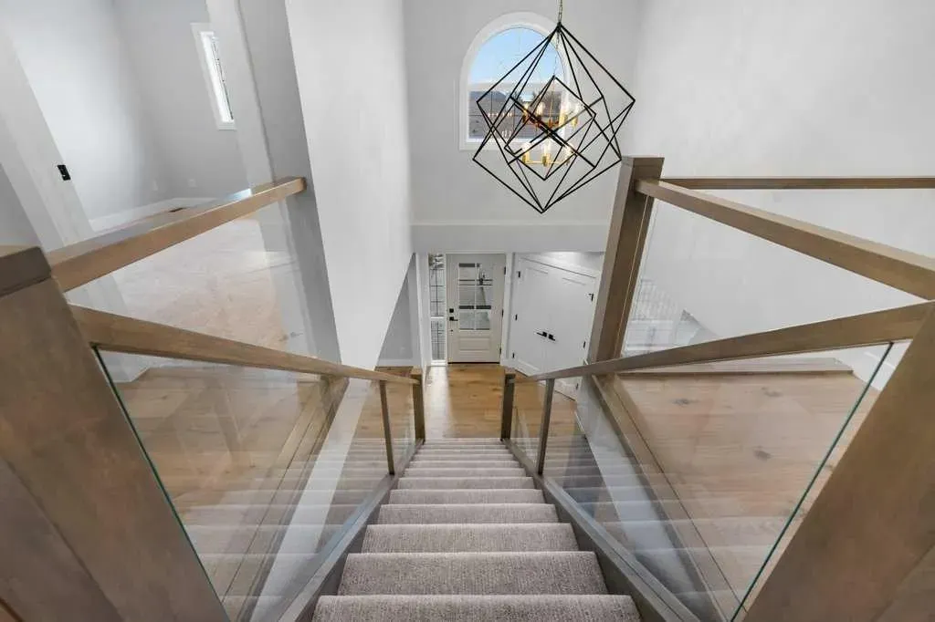 711 Mckenzie Lake Bay SE