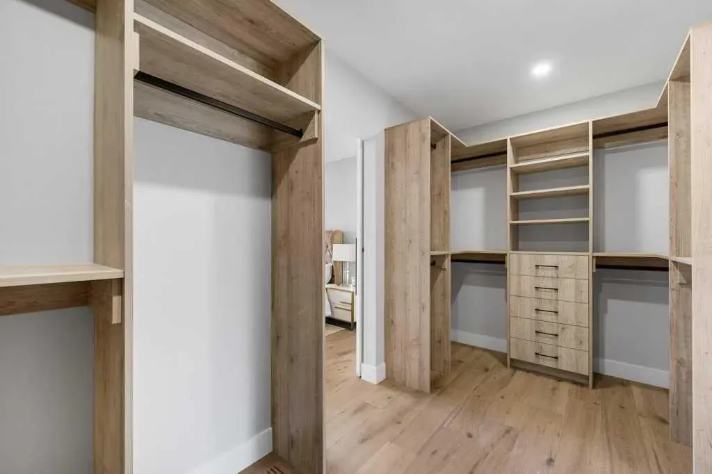 711 Mckenzie Lake Bay SE