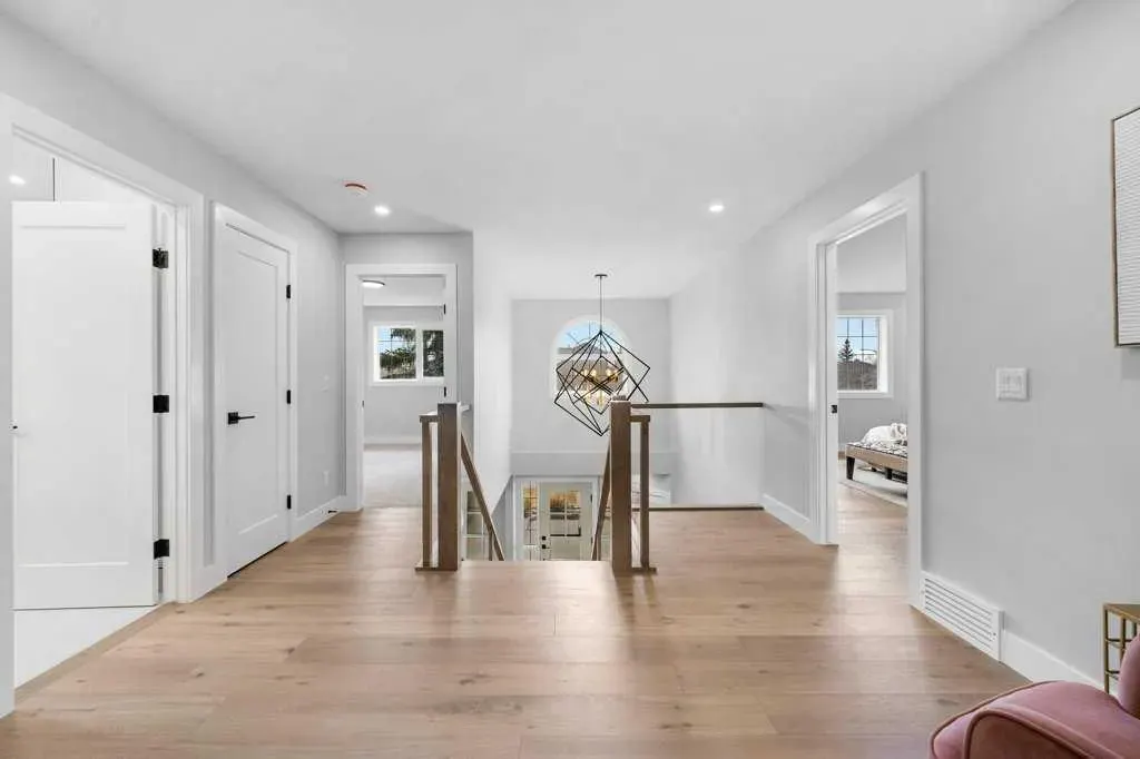 711 Mckenzie Lake Bay SE