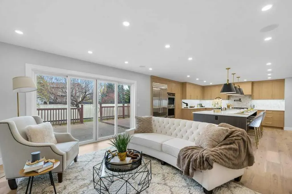 711 Mckenzie Lake Bay SE