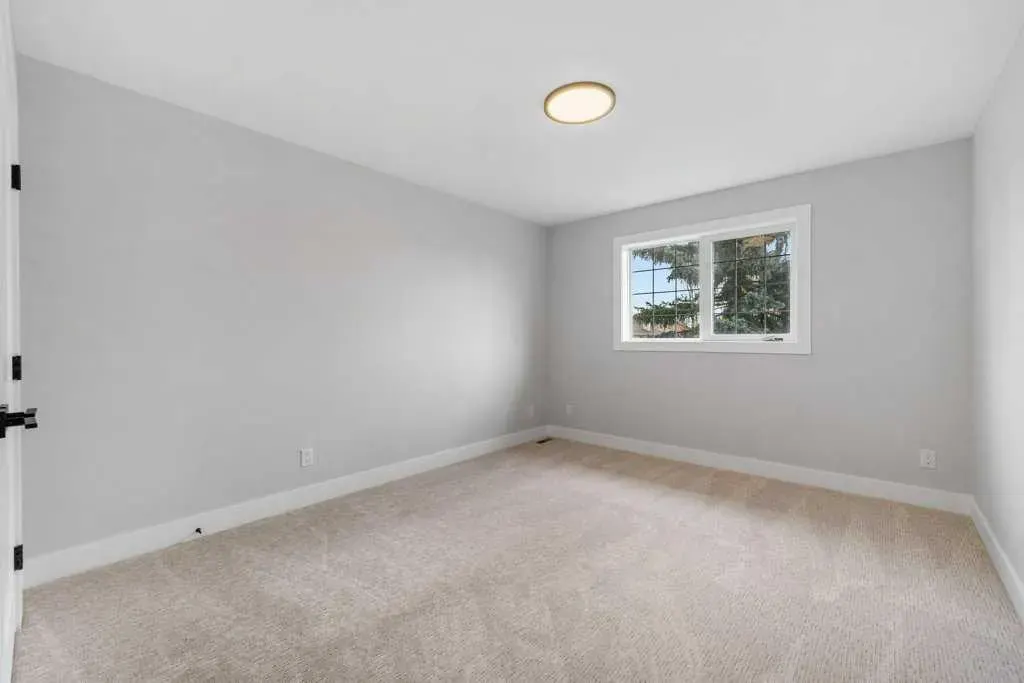 711 Mckenzie Lake Bay SE