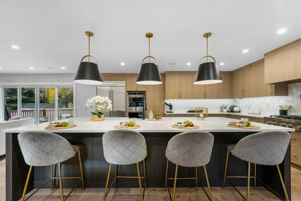 711 Mckenzie Lake Bay SE