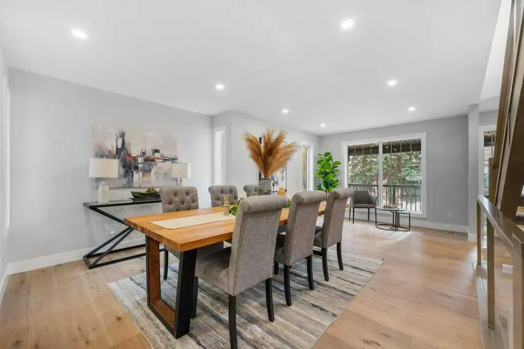 711 Mckenzie Lake Bay SE