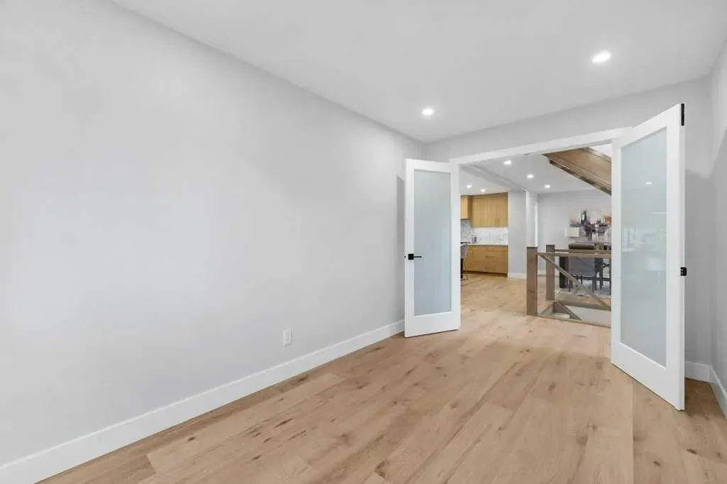 711 Mckenzie Lake Bay SE