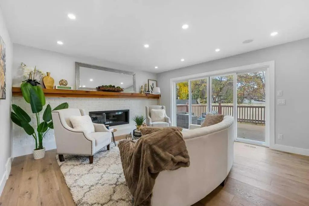 711 Mckenzie Lake Bay SE