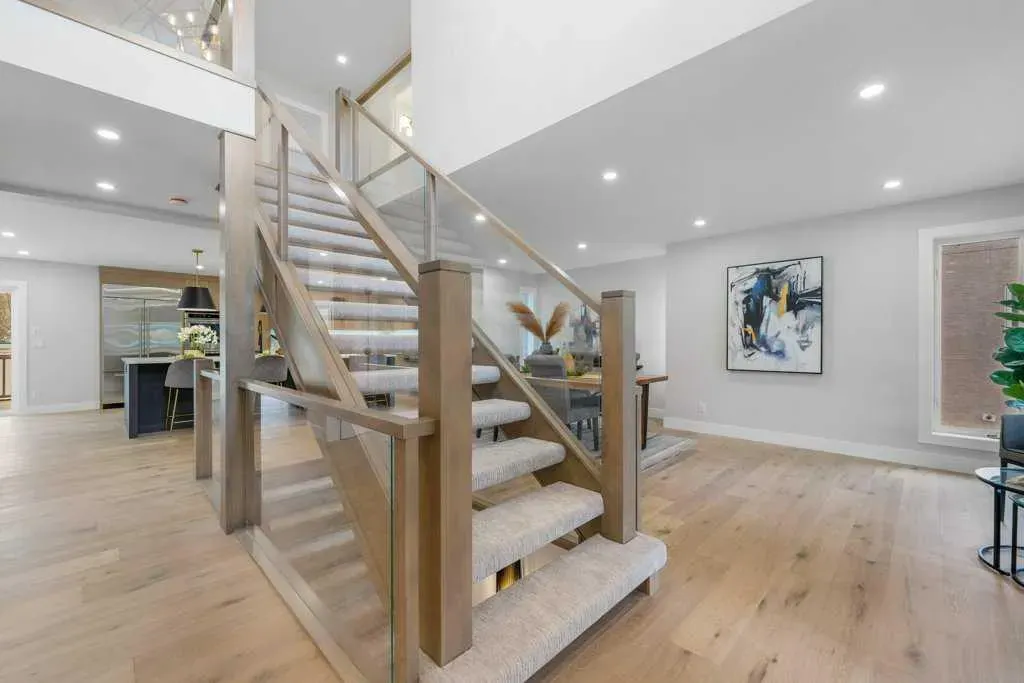 711 Mckenzie Lake Bay SE