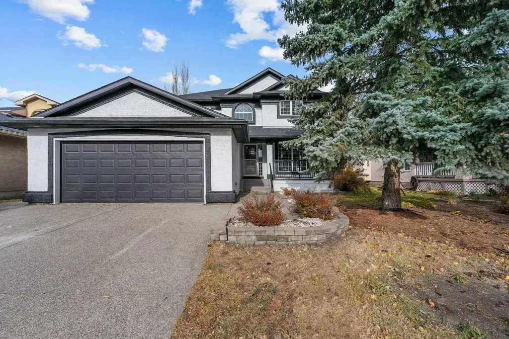 711 Mckenzie Lake Bay SE