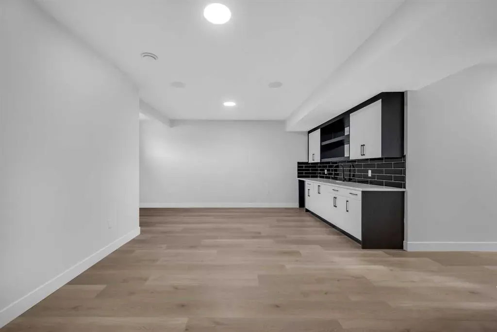 203 KINNIBURGH Place