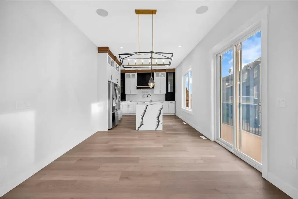 327 Kinniburgh Place