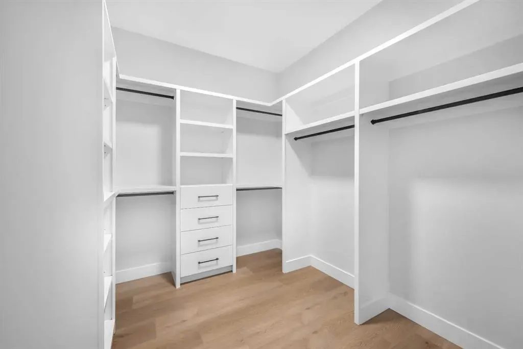 327 Kinniburgh Place