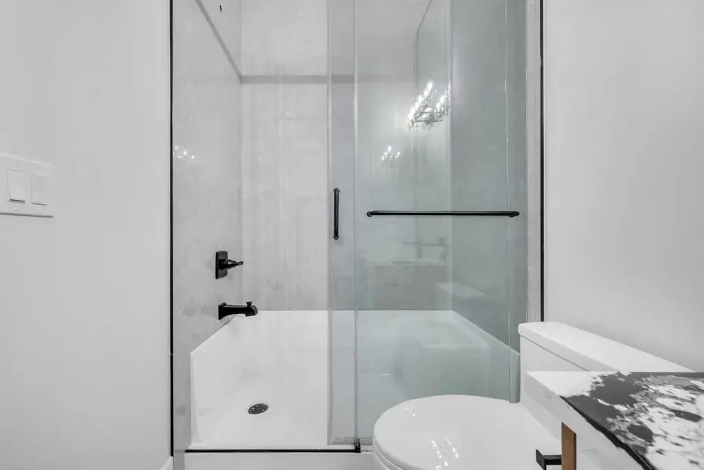 327 Kinniburgh Place