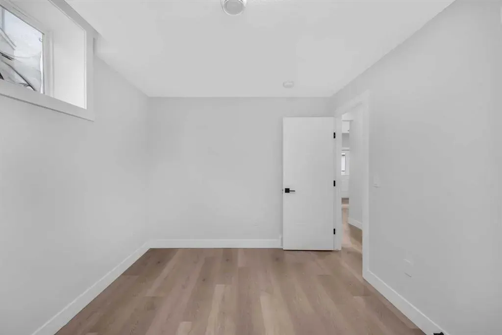 327 Kinniburgh Place