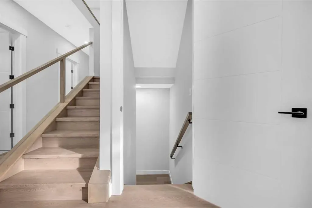 327 Kinniburgh Place