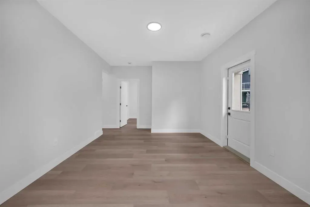 327 Kinniburgh Place