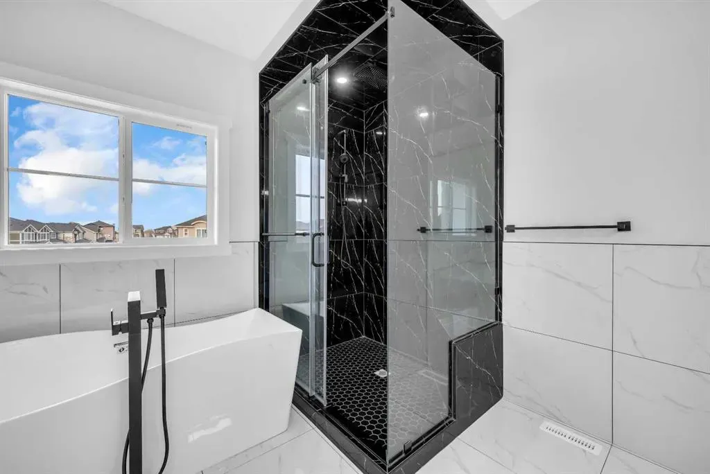 327 Kinniburgh Place