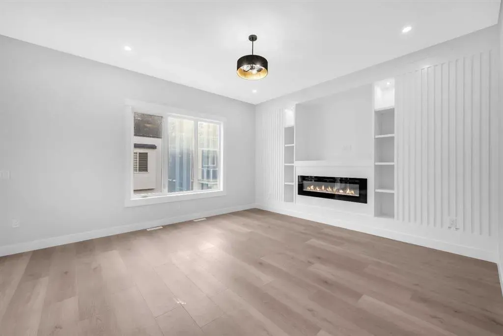 327 Kinniburgh Place