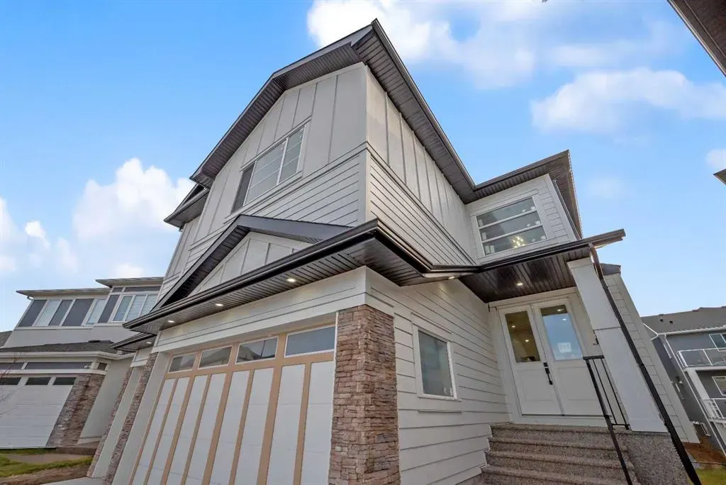 327 Kinniburgh Place