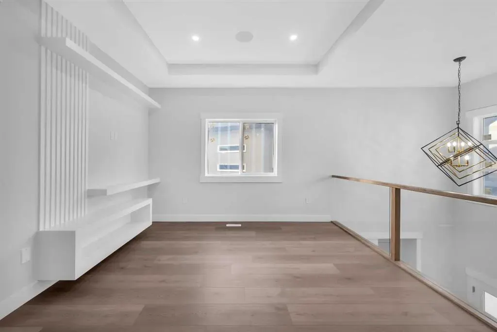 327 Kinniburgh Place