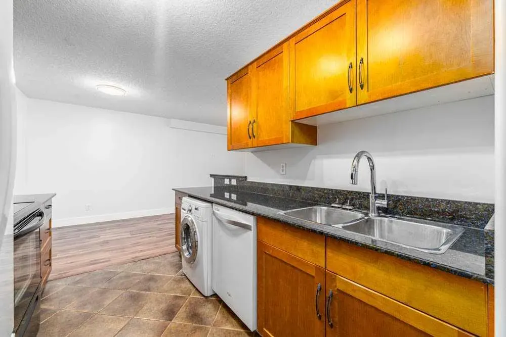 333 5 Avenue NE, #202