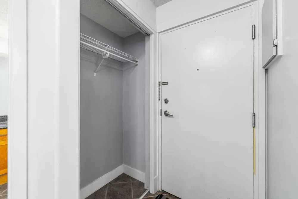 333 5 Avenue NE, #202