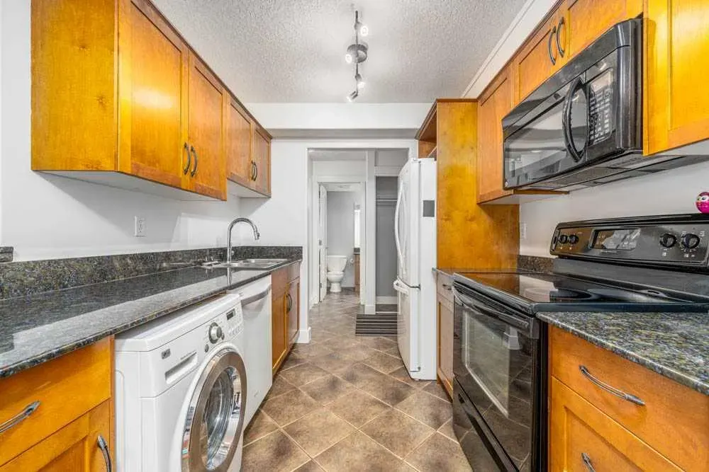 333 5 Avenue NE, #202