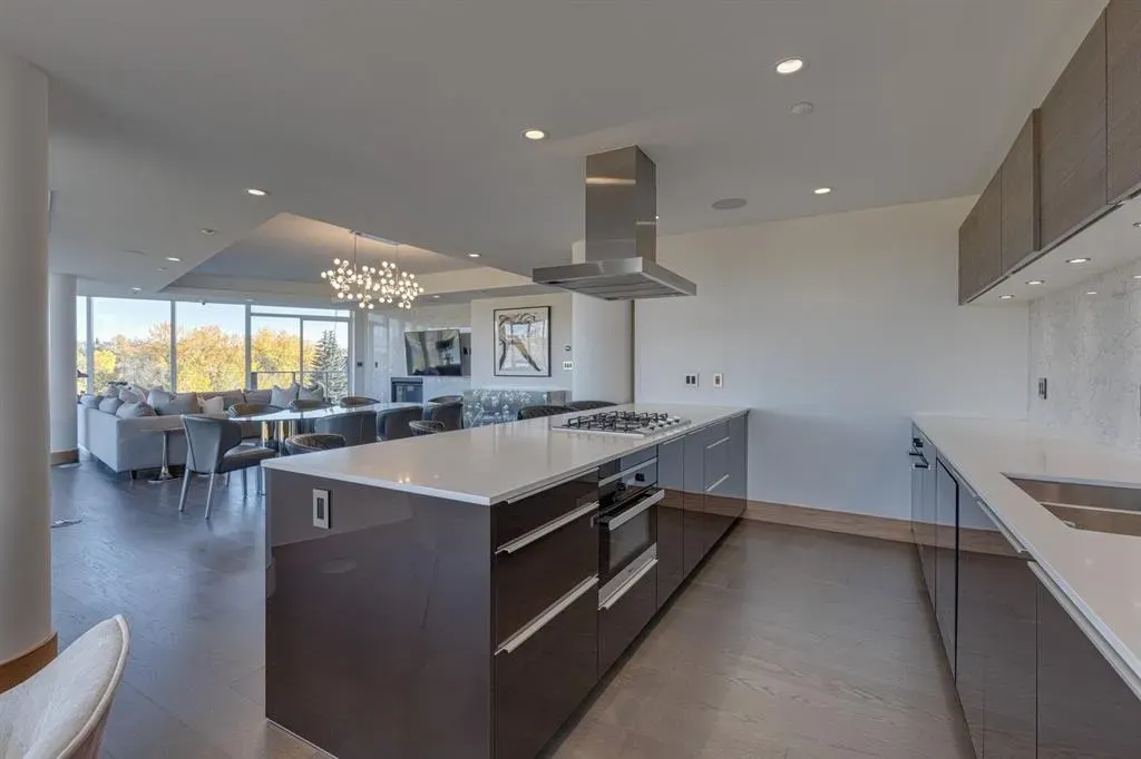 738 1 Avenue SW, #412