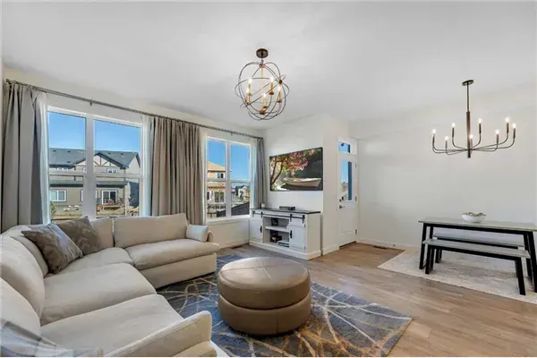 179 Legacy Glen Parade SE