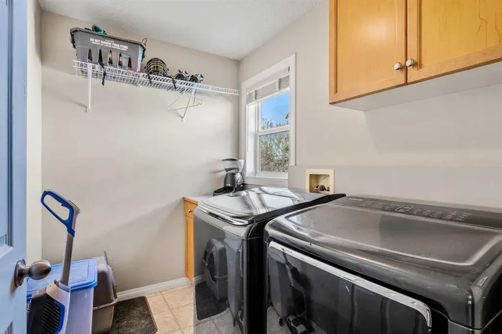 216 Stonegate Place NW